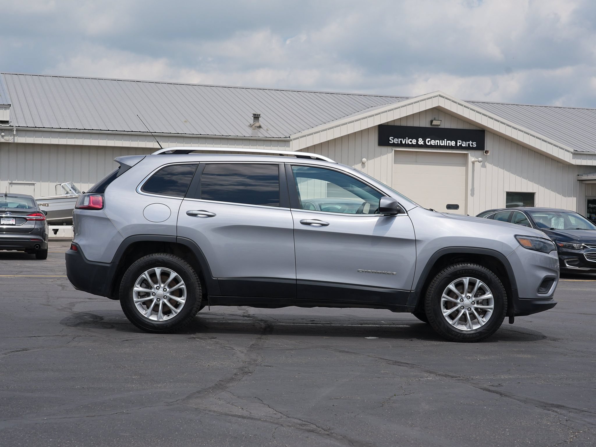 Used 2019 Jeep Cherokee Latitude w/ Popular Appearance Group AWD/4WD image 2