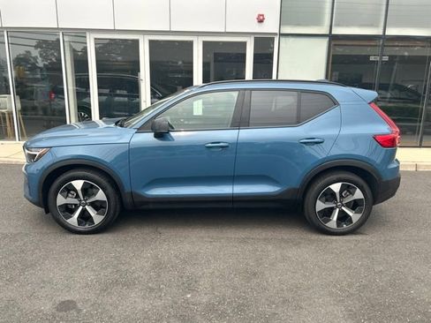 Certified 2025 Volvo XC40 B5 Plus AWD/4WD image 2