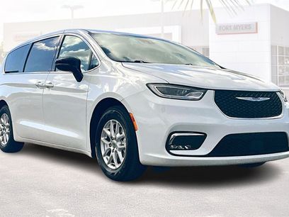 Used 2024 Chrysler Pacifica Touring-L