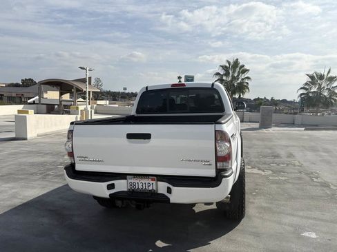 Used 2014 Toyota Tacoma PreRunner image 39