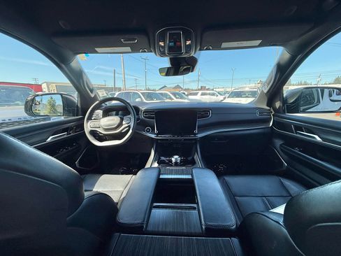 Used 2023 Jeep Wagoneer L Series II AWD/4WD image 9