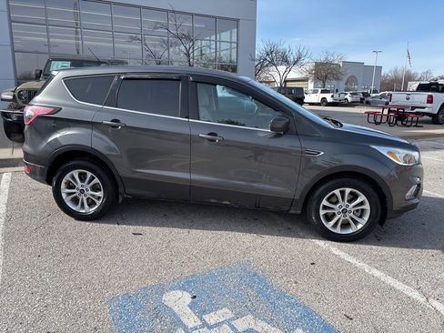 Used 2017 Ford Escape SE image 30