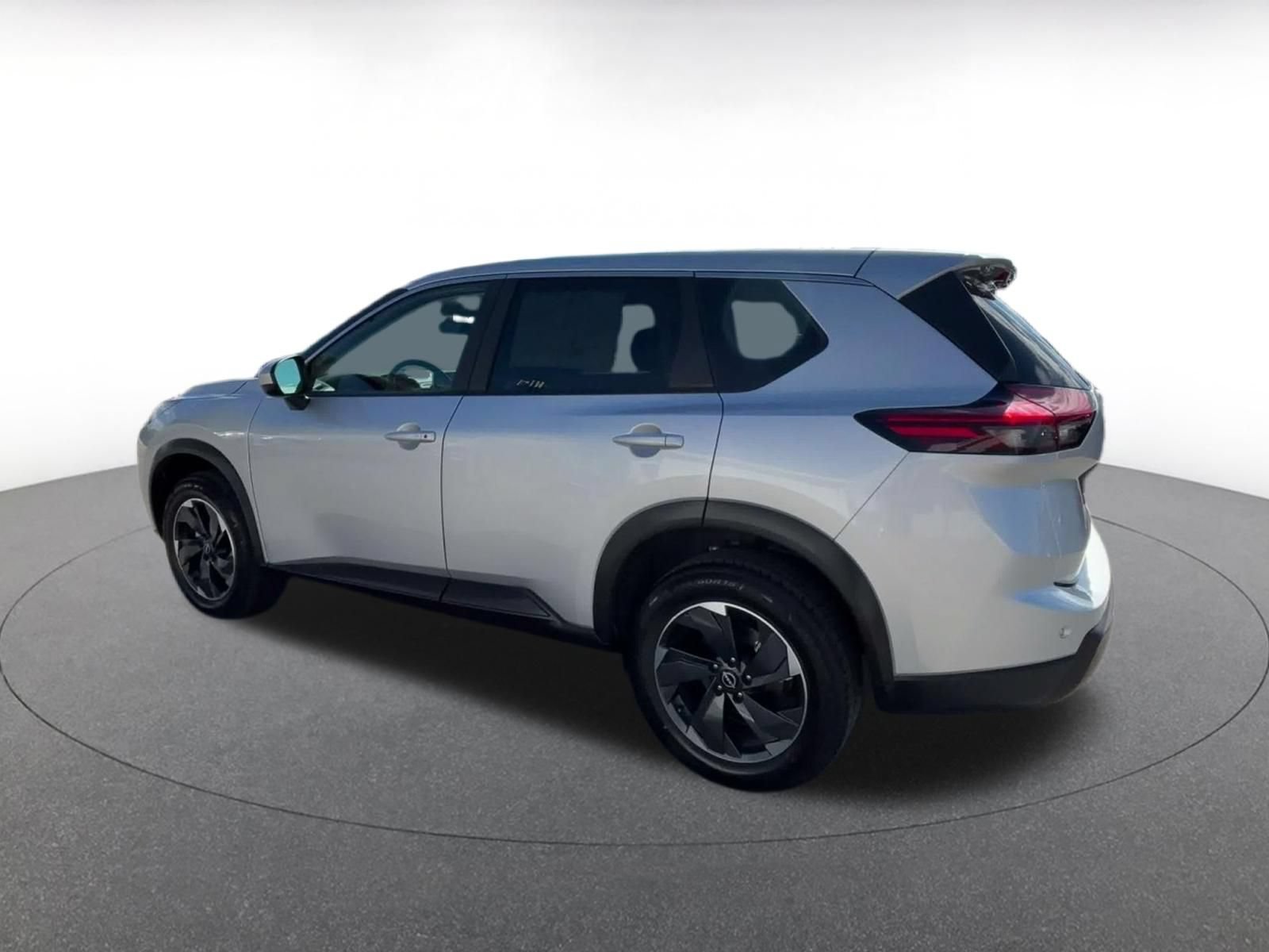 Used 2025 Nissan Rogue SV AWD/4WD image 9