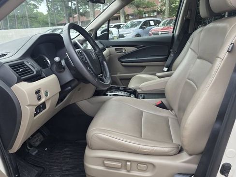 Used 2017 Honda Pilot Touring image 16