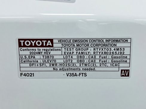 Used 2024 Toyota Sequoia Capstone AWD/4WD image 22