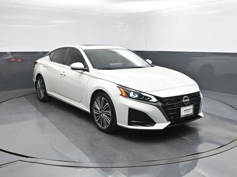 New 2026 Nissan Altima 2.5 SV w/ SV Premium Package image 17
