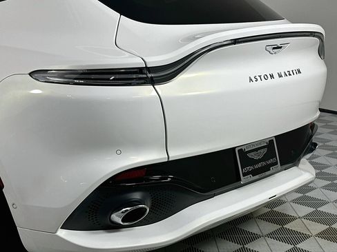 Used 2023 Aston Martin DBX AWD/4WD image 8