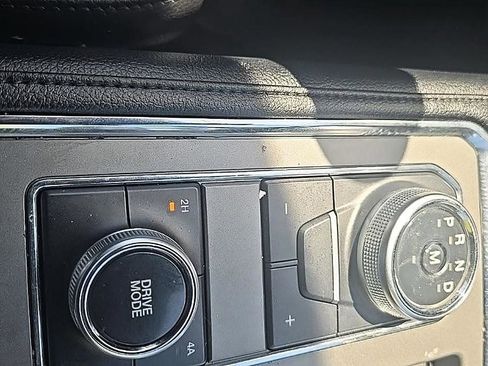 Used 2019 Ford Expedition XLT w/ Equipment Group 202A AWD/4WD image 27