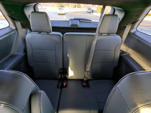 Used 2023 Chevrolet Traverse LT image 15