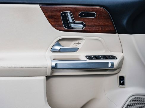 Certified 2022 Mercedes-Benz GLB 250 4MATIC image 21