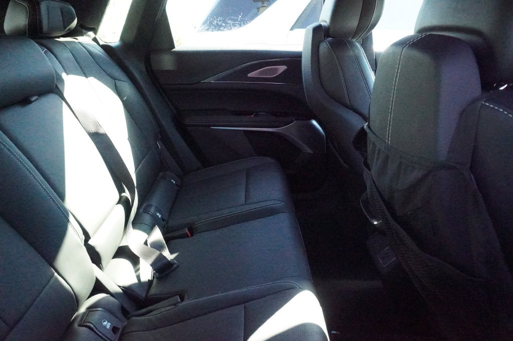 Used 2024 Cadillac Lyriq Luxury AWD/4WD image 7