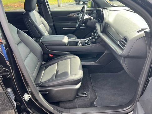 Used 2025 Chevrolet Traverse LT FWD image 35