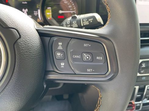Used 2024 Jeep Wrangler Unlimited AWD/4WD image 30