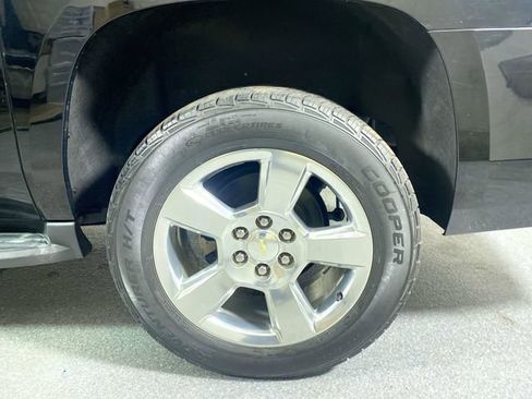 Used 2017 Chevrolet Suburban LT image 6