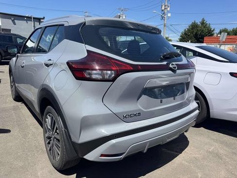 Used 2024 Nissan Kicks SV FWD image 9