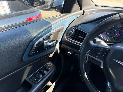 Used 2016 Chrysler 200 S w/ Comfort Group FWD image 12