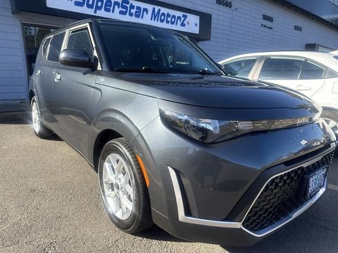 Used 2023 Kia Soul LX w/ LX Technology Package image 1