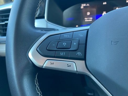 Used 2025 Volkswagen Taos SE image 14