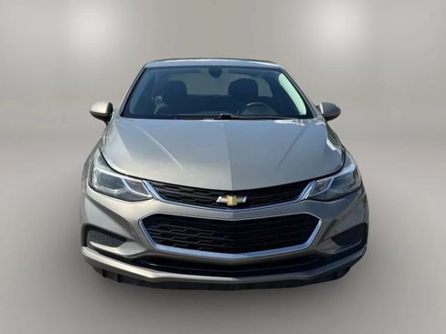 Used 2017 Chevrolet Cruze LT w/ Convenience Package FWD image 2