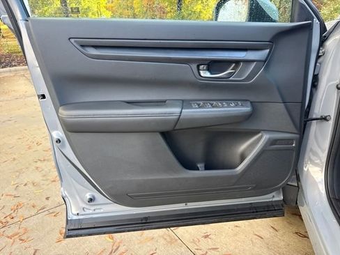 Used 2025 Honda CR-V LX image 14