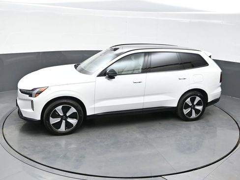 Used 2025 Volvo EX90 Plus image 31