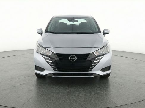 Used 2025 Nissan Versa SV image 2