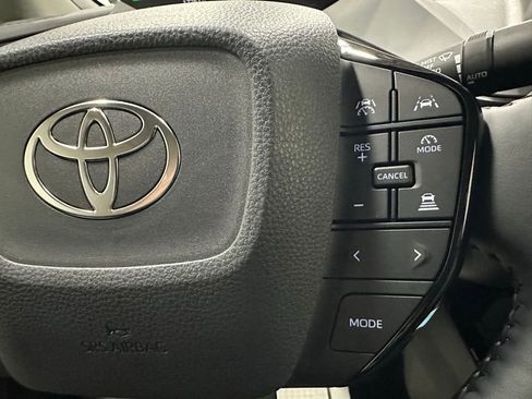Used 2025 Toyota Prius XLE image 19