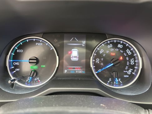 Used 2021 Toyota RAV4 XLE w/ Convenience Package AWD/4WD image 18