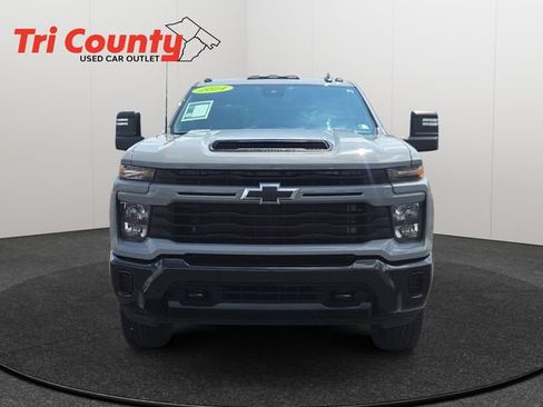 Used 2024 Chevrolet Silverado 2500 Custom w/ Custom Value Package AWD/4WD image 2