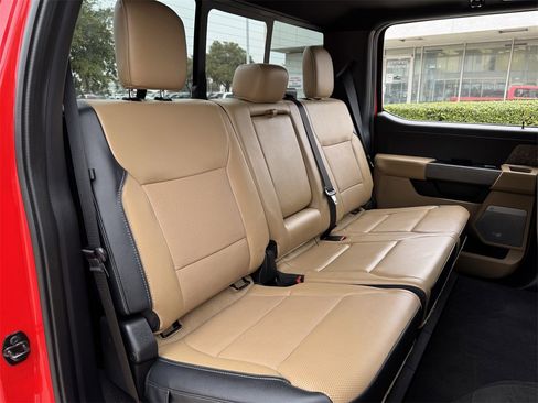 Used 2023 Ford F350 Lariat w/ Chrome Package image 32