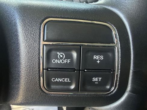Used 2018 Jeep Wrangler Unlimited Sahara AWD/4WD image 12