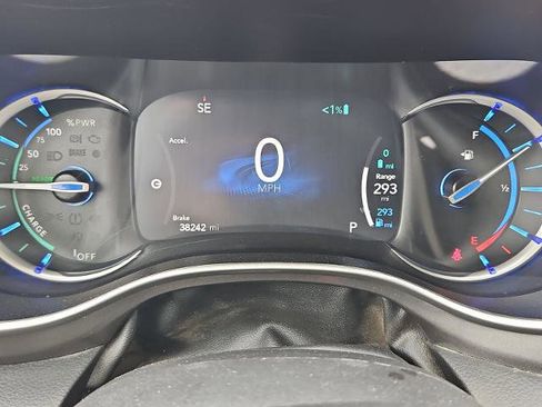 Used 2023 Chrysler Pacifica Touring-L FWD image 11