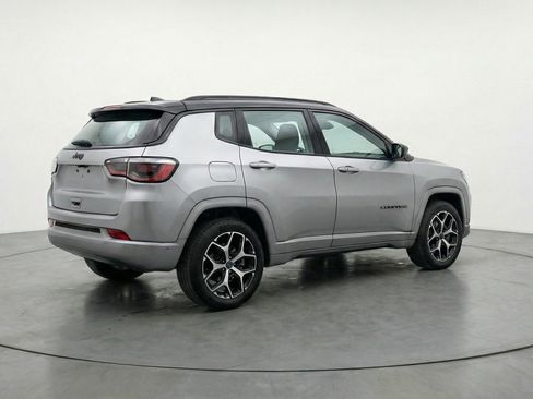 Used 2025 Jeep Compass Limited AWD/4WD image 9