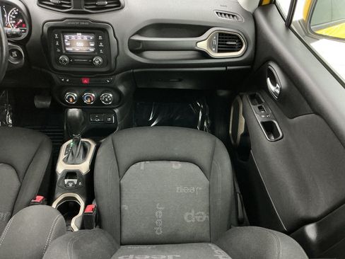 Used 2017 Jeep Renegade Latitude w/ Cold Weather Group AWD/4WD image 28