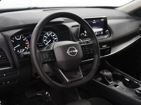 Used 2025 Nissan Rogue SV AWD/4WD image 21