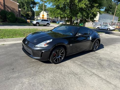 Used 2014 Nissan 370Z Touring w/ Sport Package RWD image 7
