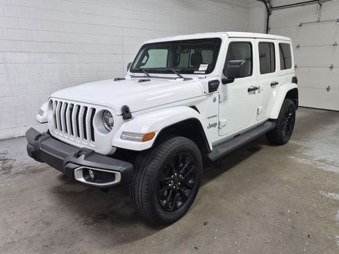 Used 2021 Jeep Wrangler Unlimited Sahara w/ Cold Weather Group AWD/4WD image 11
