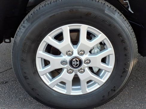 Used 2024 Toyota Tacoma SR image 9