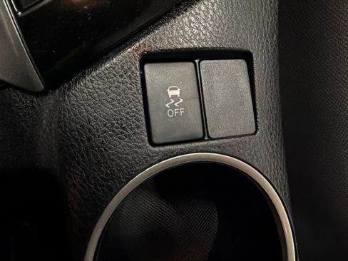 Used 2014 Toyota Corolla LE FWD image 19