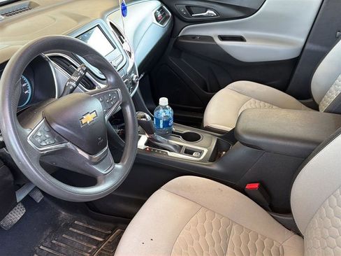 Used 2019 Chevrolet Equinox LS w/ LS Convenience Package image 4