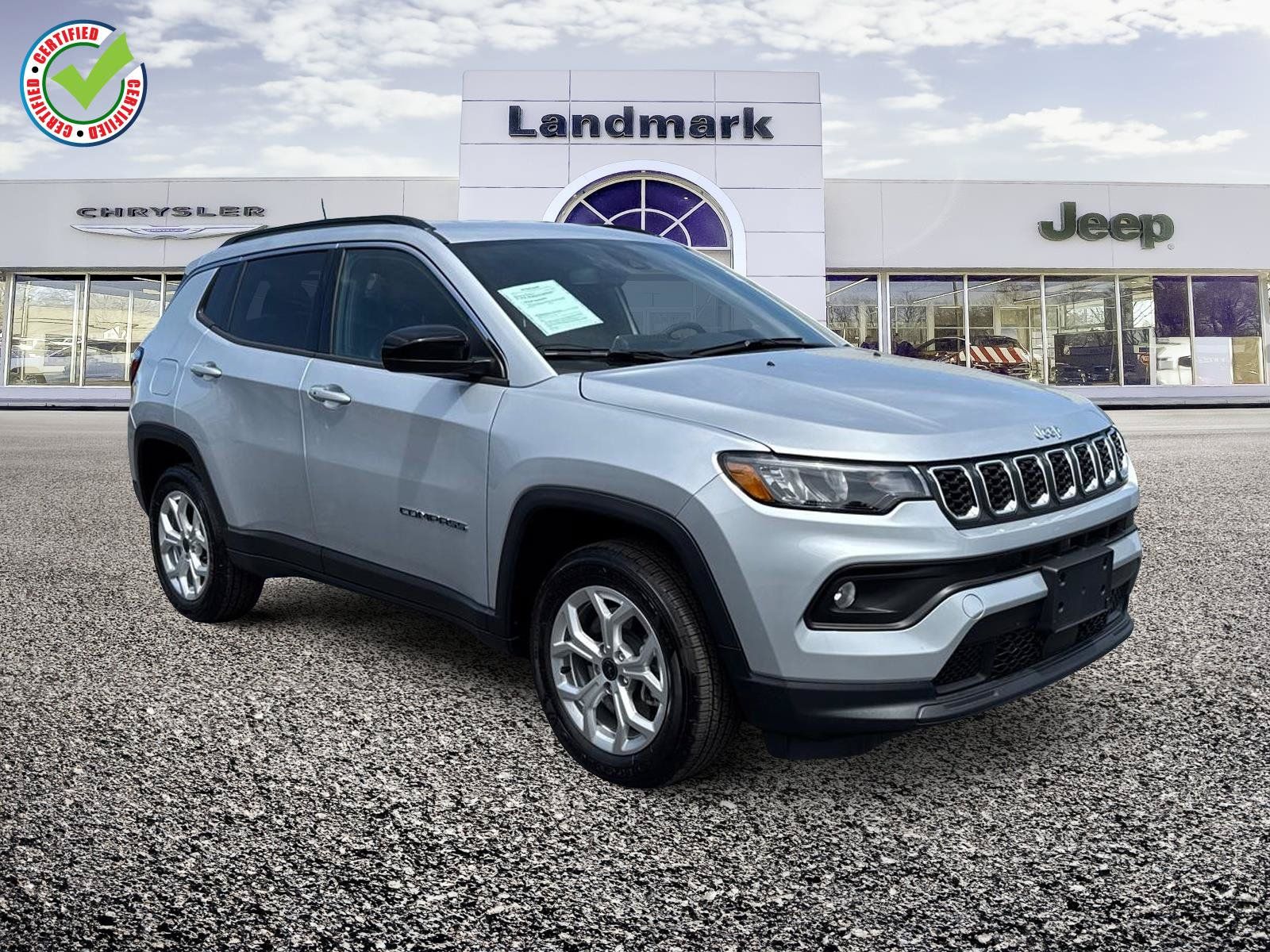 Used 2025 Jeep Compass Latitude AWD/4WD image 1