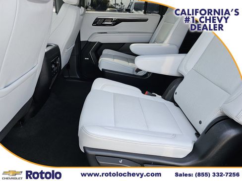 Used 2025 Chevrolet Suburban Premier RWD image 17