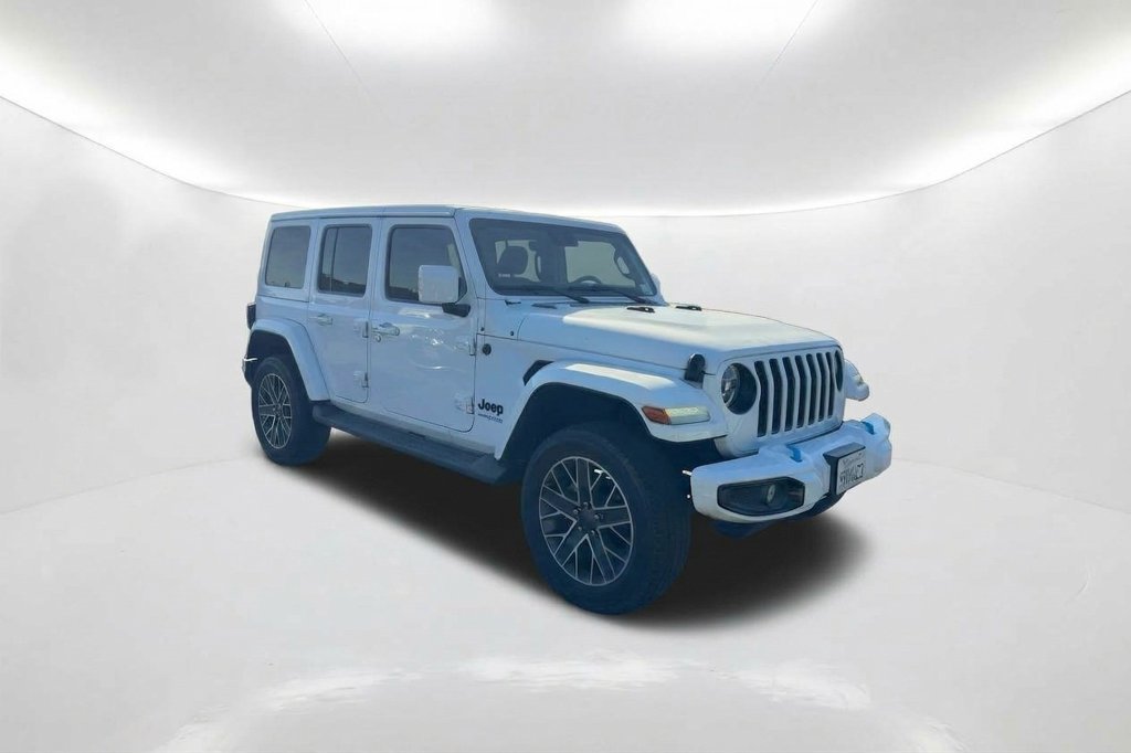 Used 2022 Jeep Wrangler Unlimited Sahara AWD/4WD image 3