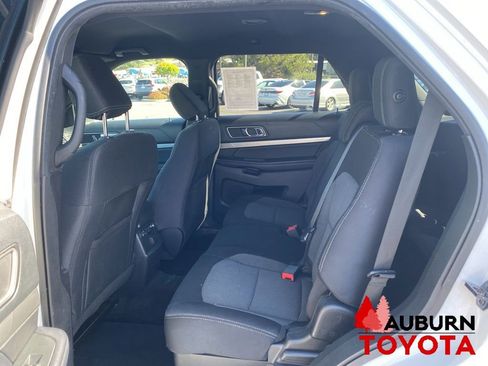 Used 2018 Ford Explorer XLT w/ Equipment Group 201A FWD image 26