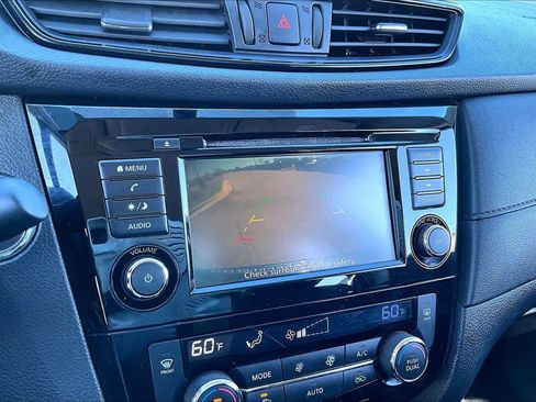 Used 2018 Nissan Rogue SV image 27