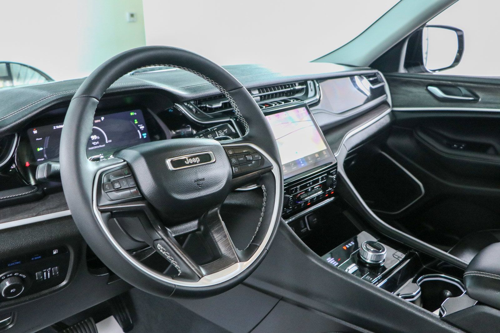 Used 2023 Jeep Grand Cherokee 4WD 4xe image 24