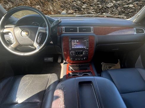 Used 2014 Chevrolet Suburban LTZ image 15