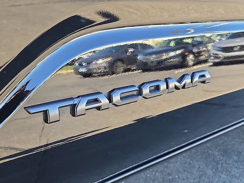 Used 2025 Toyota Tacoma TRD Sport AWD/4WD image 29