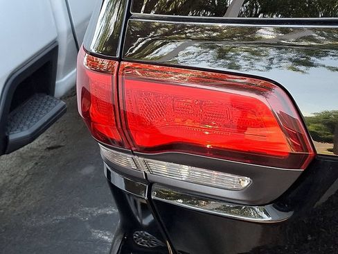 Used 2019 Jeep Grand Cherokee High Altitude RWD image 4