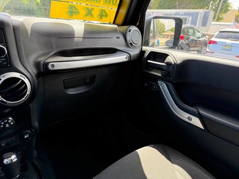 Used 2015 Jeep Wrangler Unlimited Sahara w/ Connectivity Group image 14